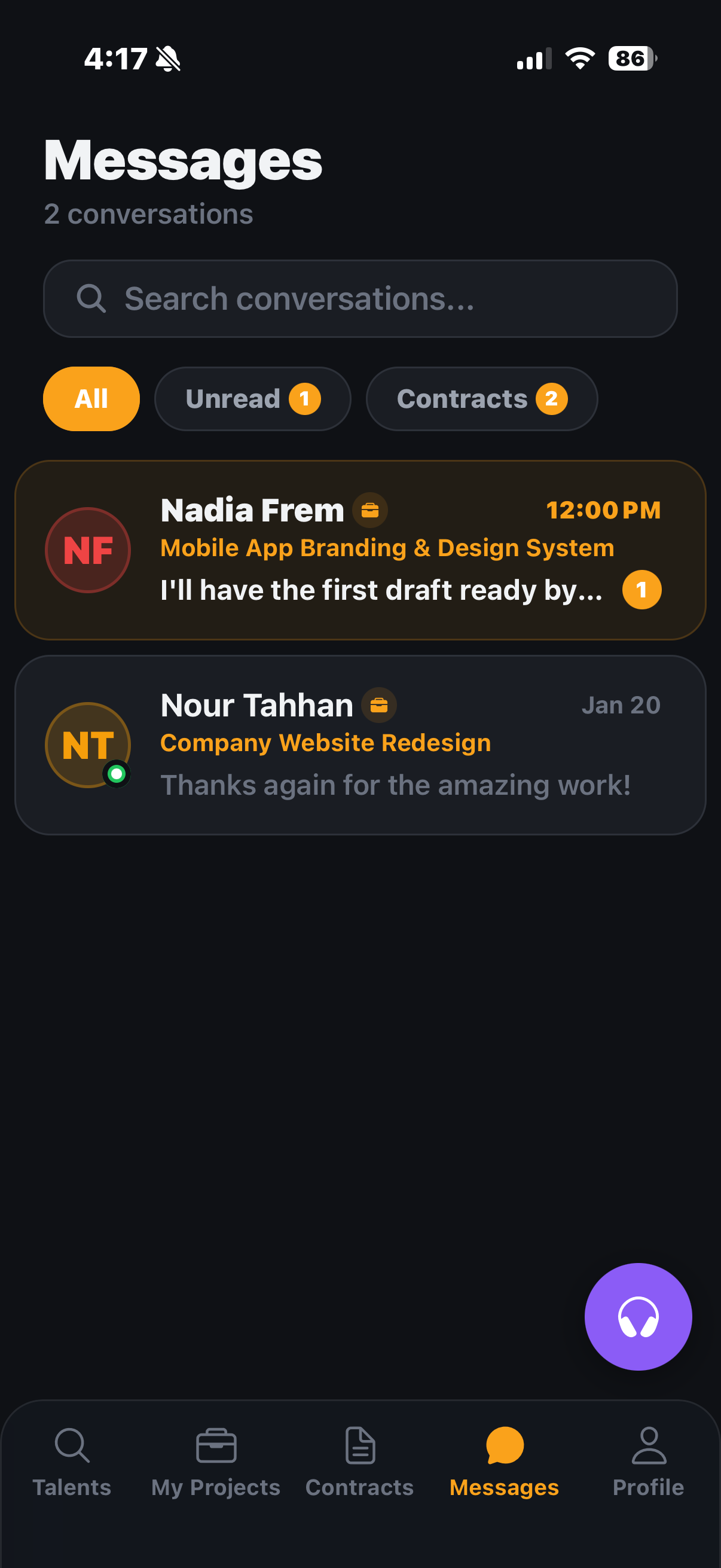 Écran Messages de Furrsati, vue client avec des conversations de contrats actifs